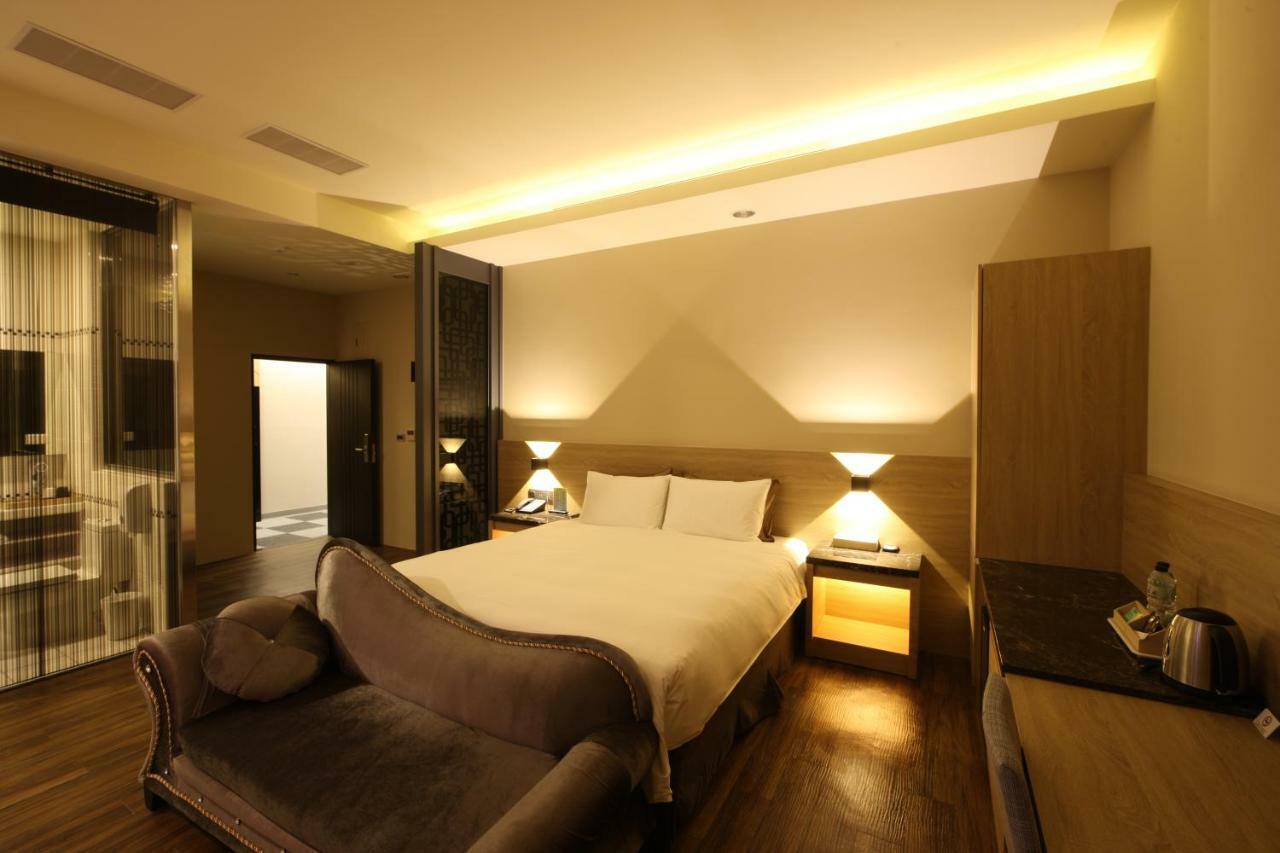 Yu Chun Hotel Taichung Buitenkant foto